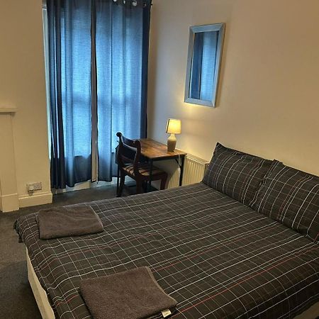 Luton Town House Near Airportアパートメント エクステリア 写真