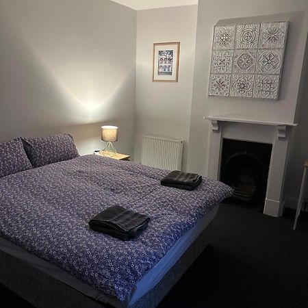 Luton Town House Near Airportアパートメント エクステリア 写真