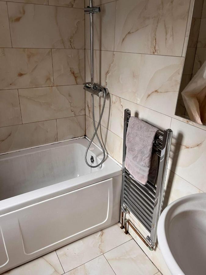 Luton Town House Near Airportアパートメント エクステリア 写真