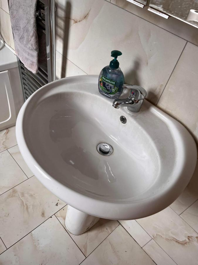 Luton Town House Near Airportアパートメント エクステリア 写真