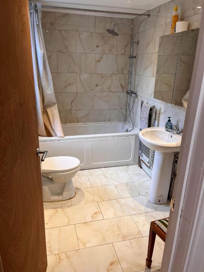Luton Town House Near Airportアパートメント エクステリア 写真