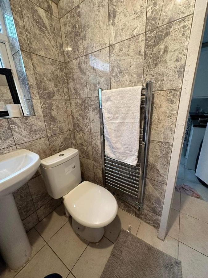 Luton Town House Near Airportアパートメント エクステリア 写真