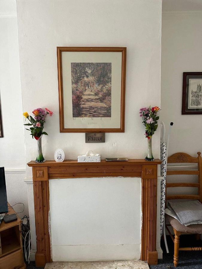 Luton Town House Near Airportアパートメント エクステリア 写真