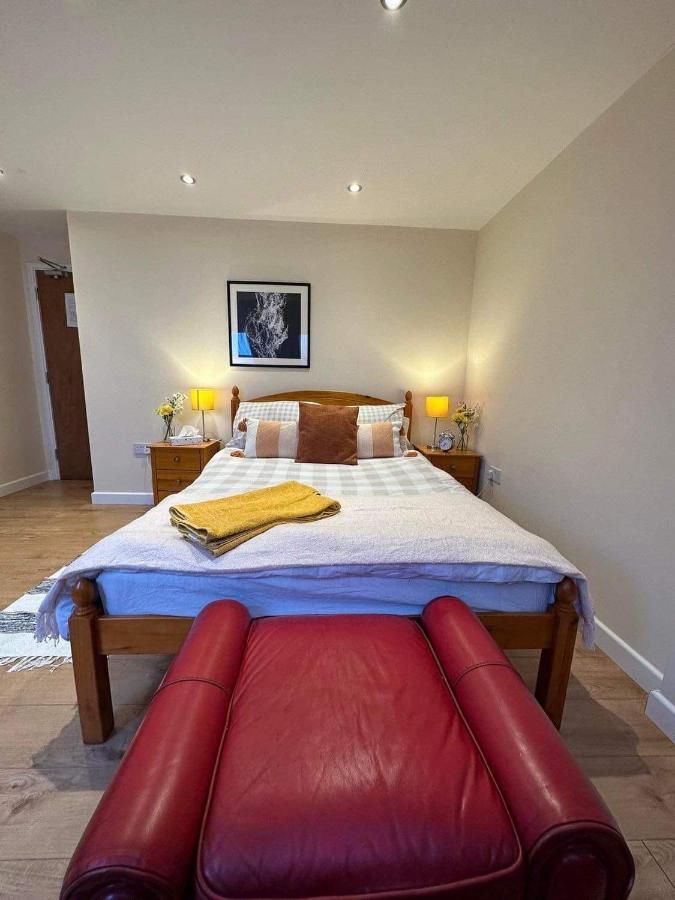 Luton Town House Near Airportアパートメント エクステリア 写真
