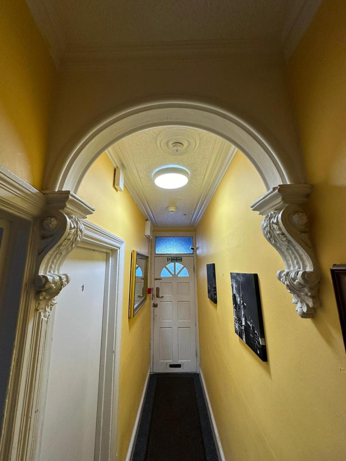 Luton Town House Near Airportアパートメント エクステリア 写真