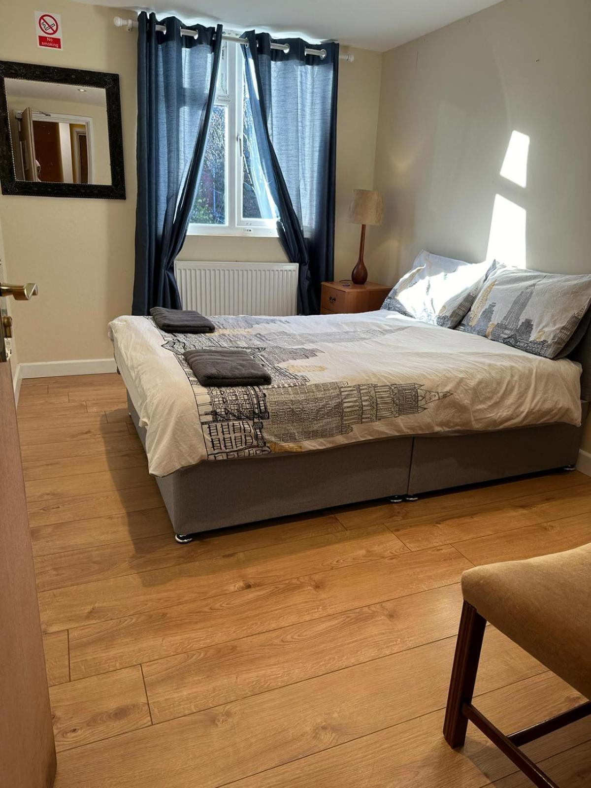 Luton Town House Near Airportアパートメント エクステリア 写真