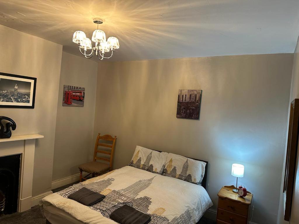 Luton Town House Near Airportアパートメント エクステリア 写真
