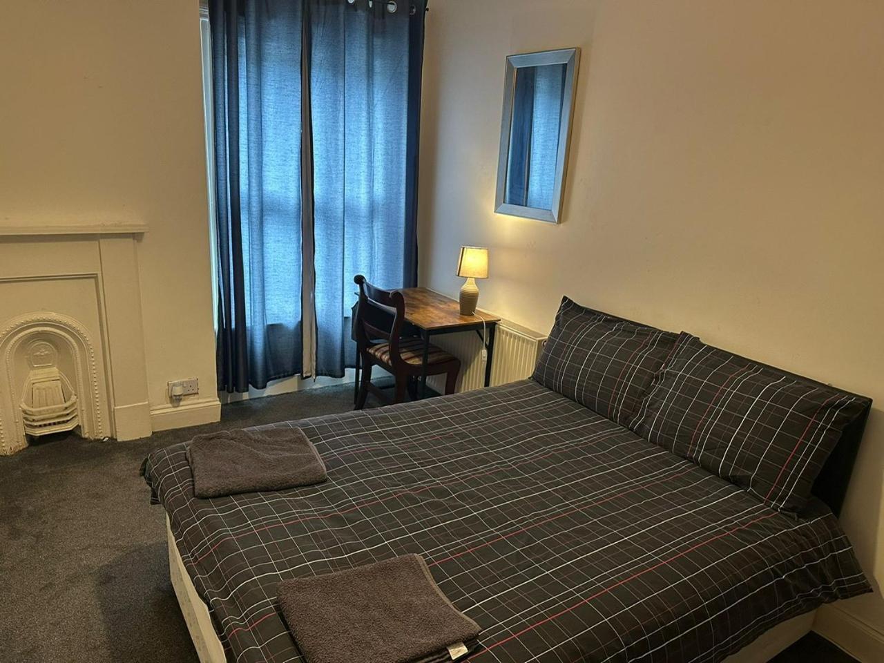 Luton Town House Near Airportアパートメント エクステリア 写真