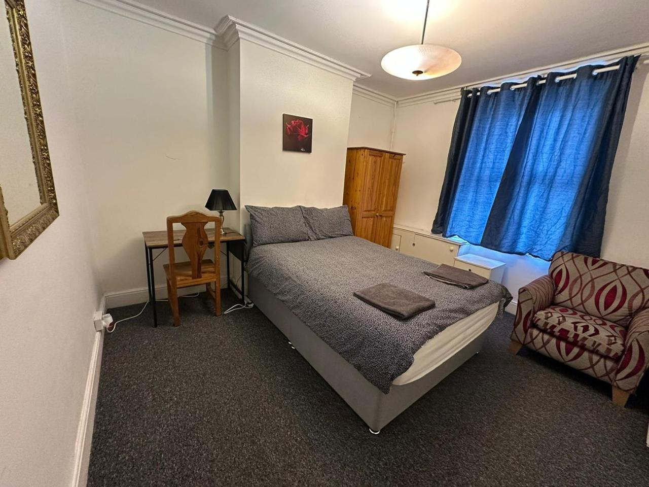 Luton Town House Near Airportアパートメント エクステリア 写真