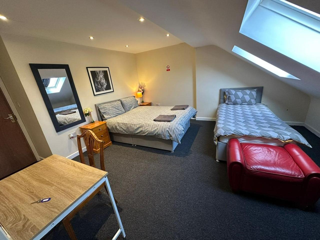 Luton Town House Near Airportアパートメント エクステリア 写真