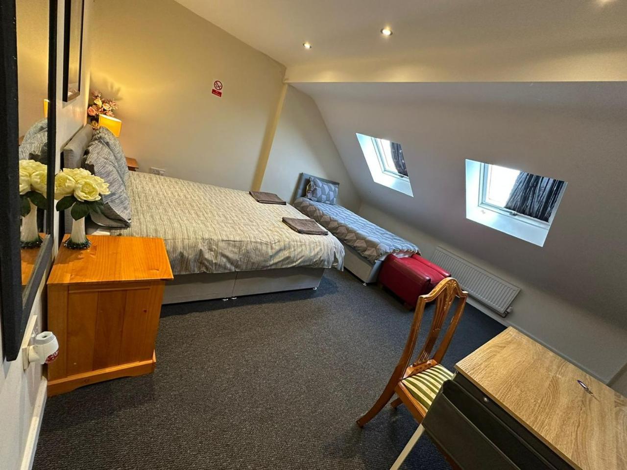 Luton Town House Near Airportアパートメント エクステリア 写真